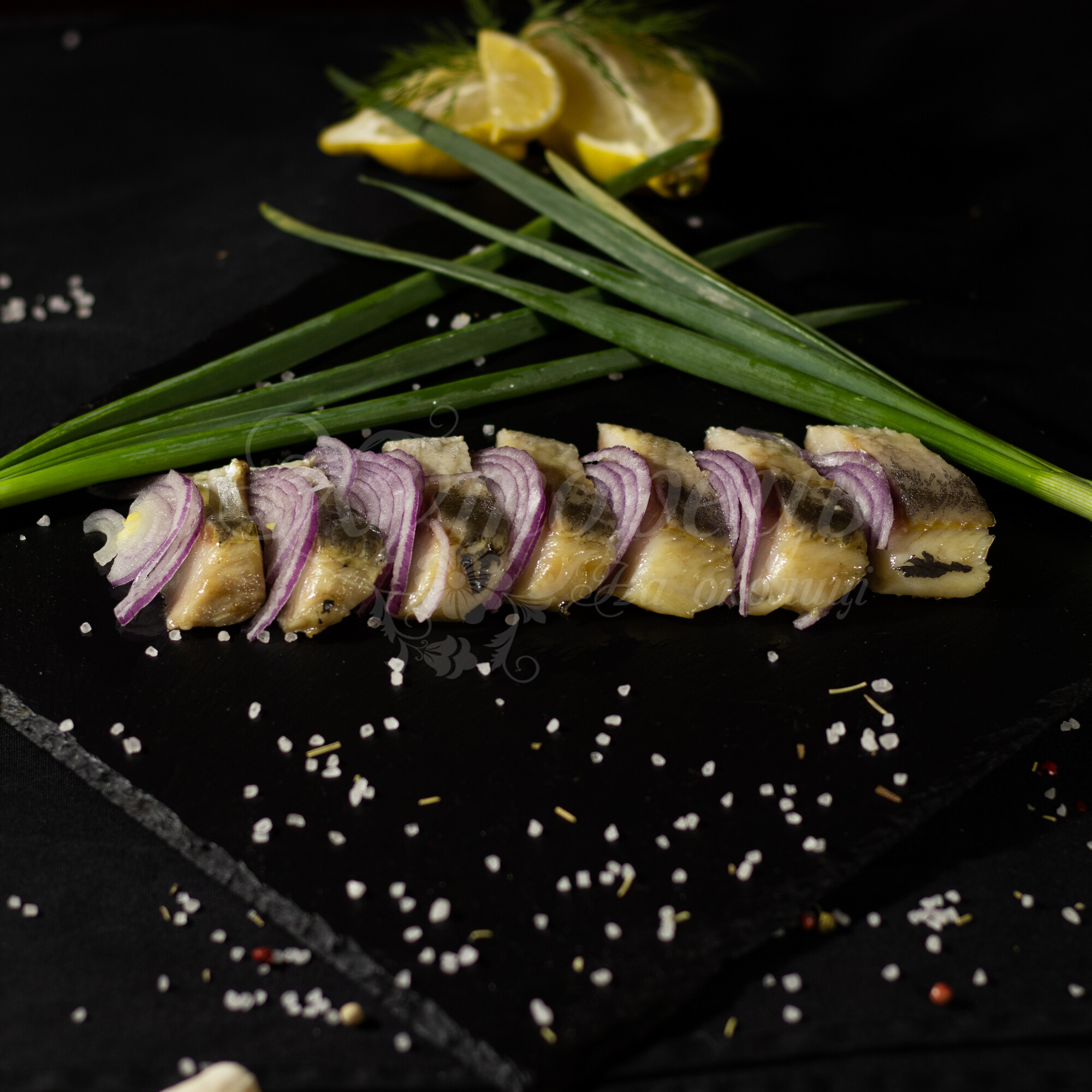 Сельдь с маринованным луком